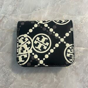 Tory burch wallet new with tags
